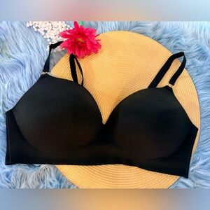 Victoria's Secret Black Wireless Padded Pushup Bra 38D